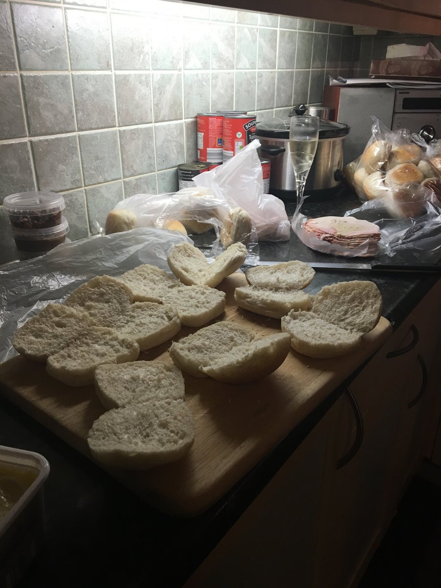 lizzie21young's tweet photo. Friday evening ...and the catering marathon begins ! #lovemylife #parsonlaneshoot #goingtobefreezing https://t.co/mXlcQ4gmgh