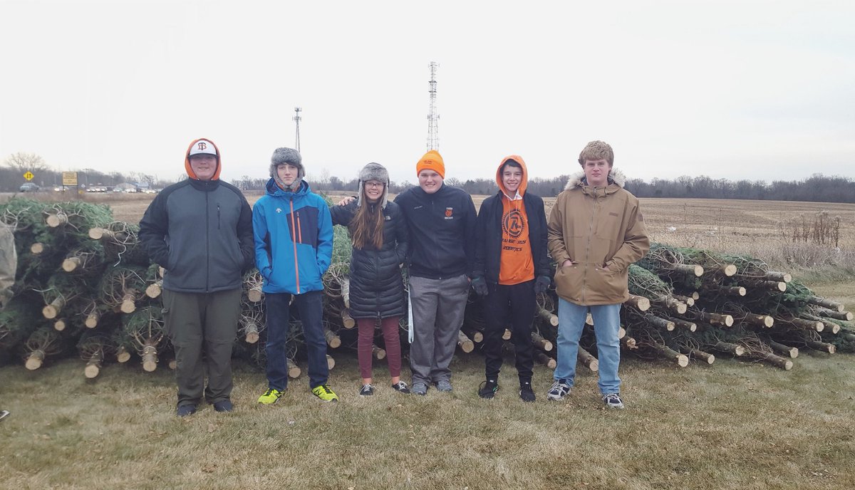 Some members of Orange Crush had a blast helping our generous sponsors, the Loretto Lions, to set up for their Christmas tree sale on Wednesday!