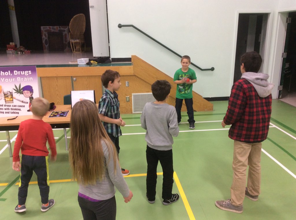 QuillLakeSchool's tweet photo. Brain Walk with Kaitlyn from SGI. https://t.co/xbuwYayN2C