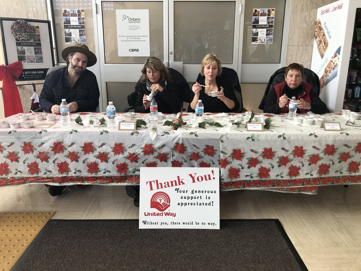 @UnitedWayCKL Chili Cook-Off with my fellow judges Darryl from <a href="/thestrumbellas/">The Strumbellas</a>, Julie from @919bobfm &amp; Penny our local ED.  Tx to all the great cooks, sponsors and 322 Kent!