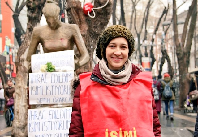OzgurGencKadin's tweet photo. Verdiğiniz dersi aldık, öğretmenler gününüz kutlu olsun! https://t.co/NZ2TUwH5XX