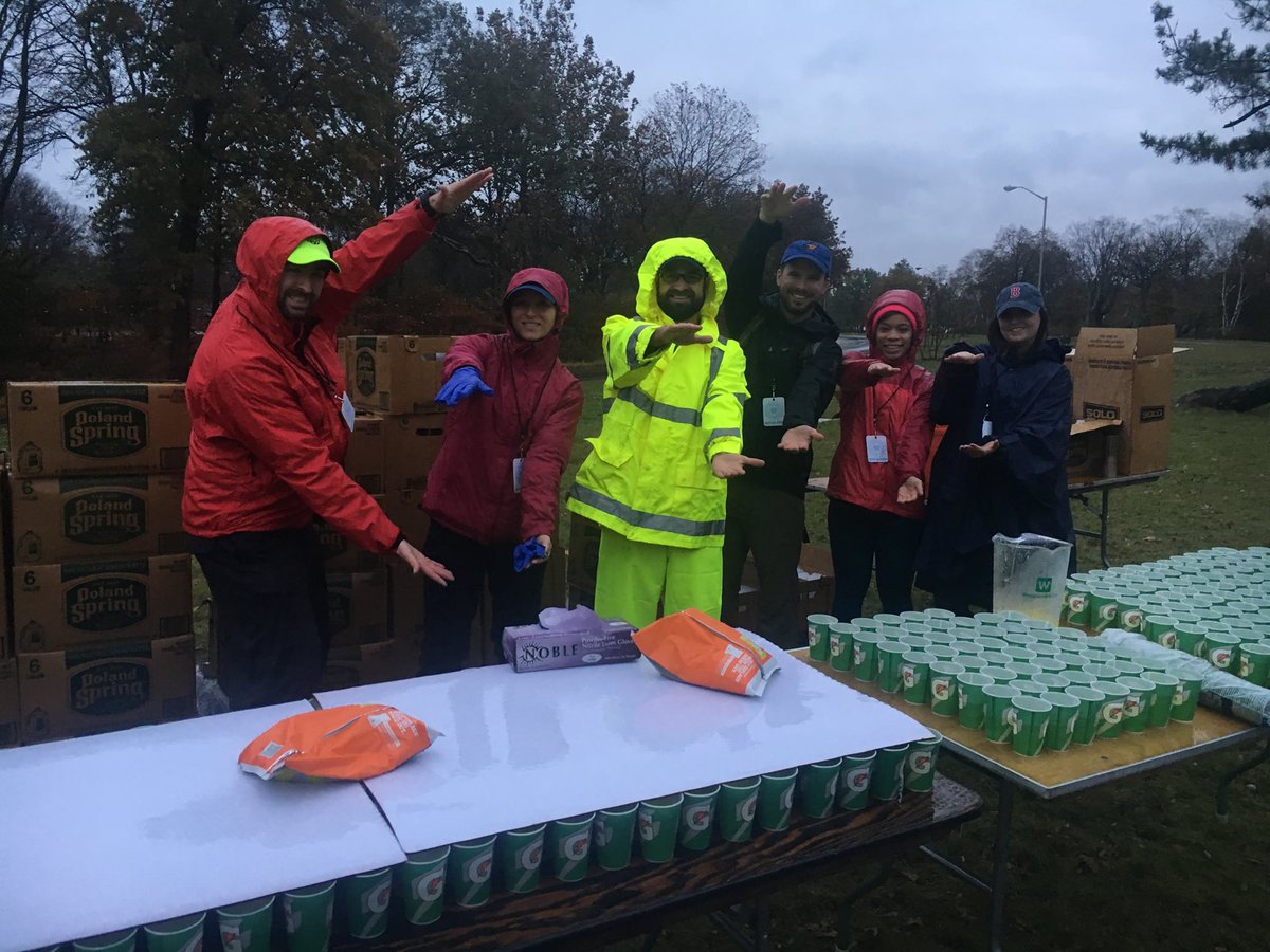CambridgeHalf's tweet photo. Today is the LAST day to vote for your favorite water stop! 💧💧💧 Voting ends at 11:59PM EST. Go here to like your favorite water stop: https://t.co/YMnL6IbFeV https://t.co/dUUpS0UDeW