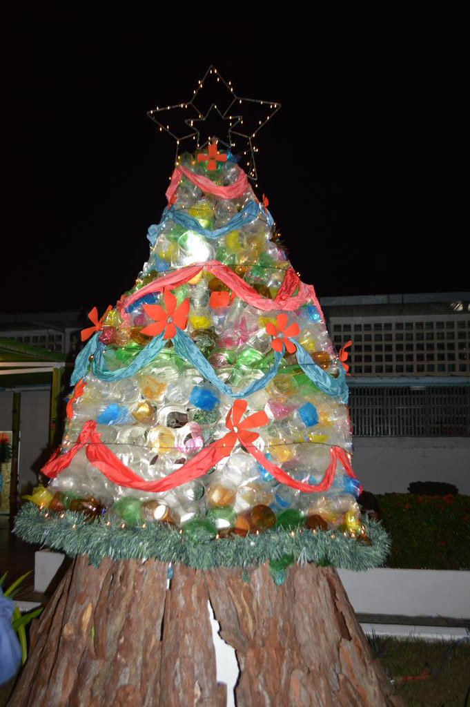 PoliciaCojedes's tweet image. Recorrido Navideño por las instalaciones del Centro de Coordinación Policial N°2 (Tinaco) #NavidadSegura