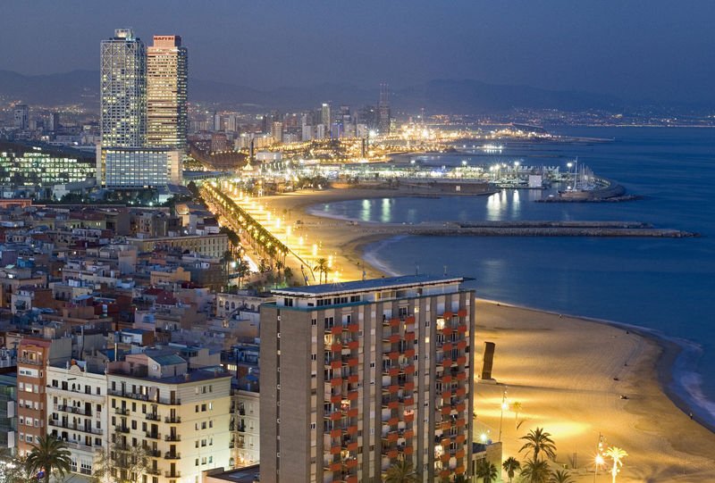 1961Maika's tweet photo. #BuenasNoches desde Barcelona a los que paseis por aqui, #Onlyfriday https://t.co/7VjNP2j1RM