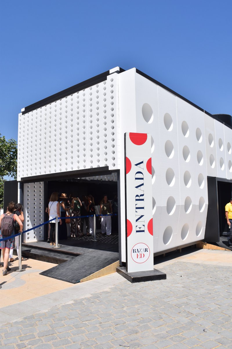 AislapolChile's tweet photo. Estamos visitando The Grater Pavilion, Nuevo Pabellón de Acceso a #BazarED, Parque Bicentenario, diseñado por @marcelo_sarovic construido con Piezas Especiales de #EPS fabricadas por #Aislapol Chile. @MundoEDChile #diseno #arquitectura https://t.co/nY3UPljQVW