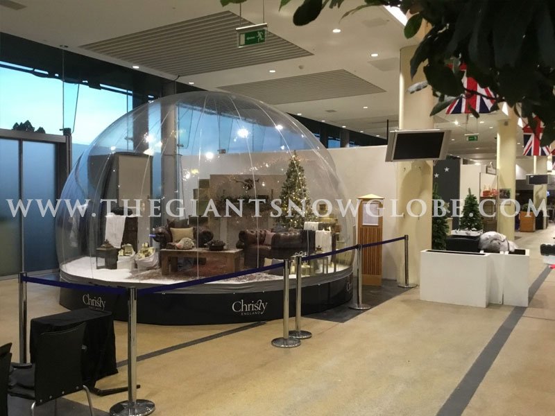giantsnowglobe's tweet photo. One of our Giant Display Snow Globes being used for the Christy England  activation at today's Ascot Race Meeting #ChristyLovesAscot #giantsnowglobe #thegiantsnowglobe #bespokeglobe #bespokesnowglobe #christmasprops #christmasevents #eventpros #eventprofs  #ascotracecourse https://t.co/3PwaxqgfWf