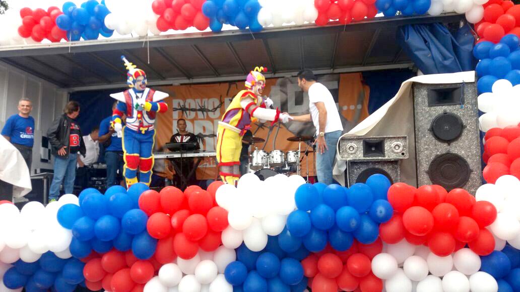TipeTopOficial's tweet photo. Aqui estão nossos heróis em um show para um evento para crianças para crianças carentes na zona leste de SP - Projeto Gileade #tipetopoficial #crianças #gileade #show https://t.co/F9ZHrP0B78
