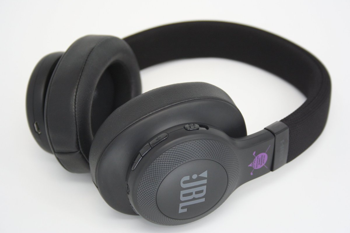 These custom JBL headphones offer superior sound and active noise cancellation for when you need to 'get in the zone!' Check out these and other custom JBL products on our website! #EPI #BrandedLuxury #JBL #customheadphones