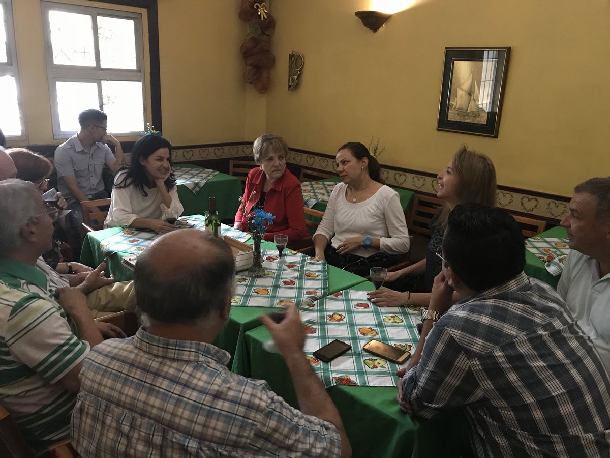 sofiagaviriac's tweet photo. Agradecida con la invitación a esta maravillosa tertulia en el Centro de  Medellín @PosadaAlejandro @lahelenadetroya https://t.co/1AFy7piTcb