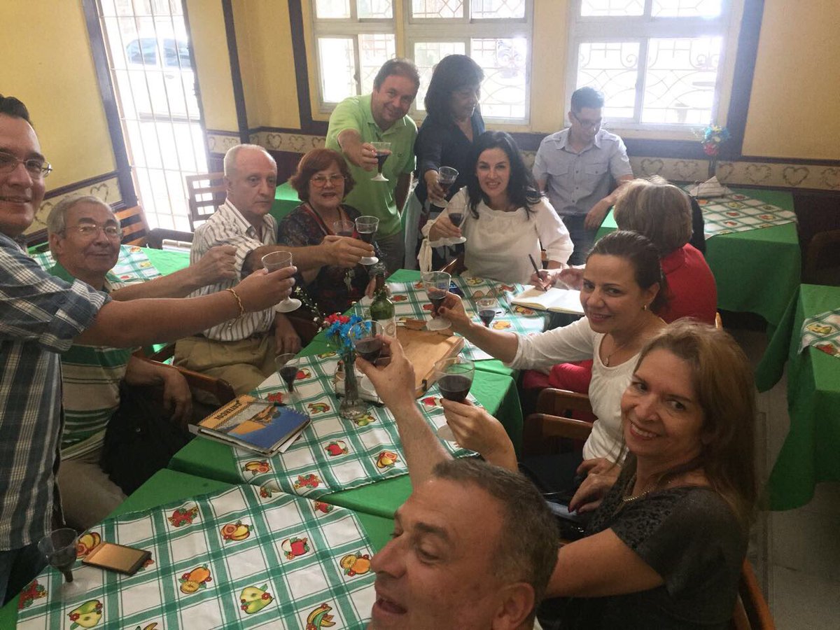sofiagaviriac's tweet photo. Agradecida con la invitación a esta maravillosa tertulia en el Centro de  Medellín @PosadaAlejandro @lahelenadetroya https://t.co/1AFy7piTcb