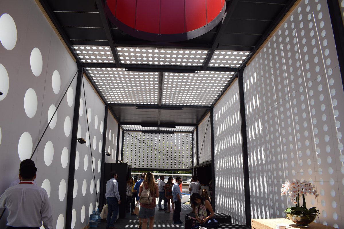 AislapolChile's tweet photo. Estamos visitando The Grater Pavilion, Nuevo Pabellón de Acceso a #BazarED, Parque Bicentenario, diseñado por @marcelo_sarovic construido con Piezas Especiales de #EPS fabricadas por #Aislapol Chile. @MundoEDChile #diseno #arquitectura https://t.co/nY3UPljQVW