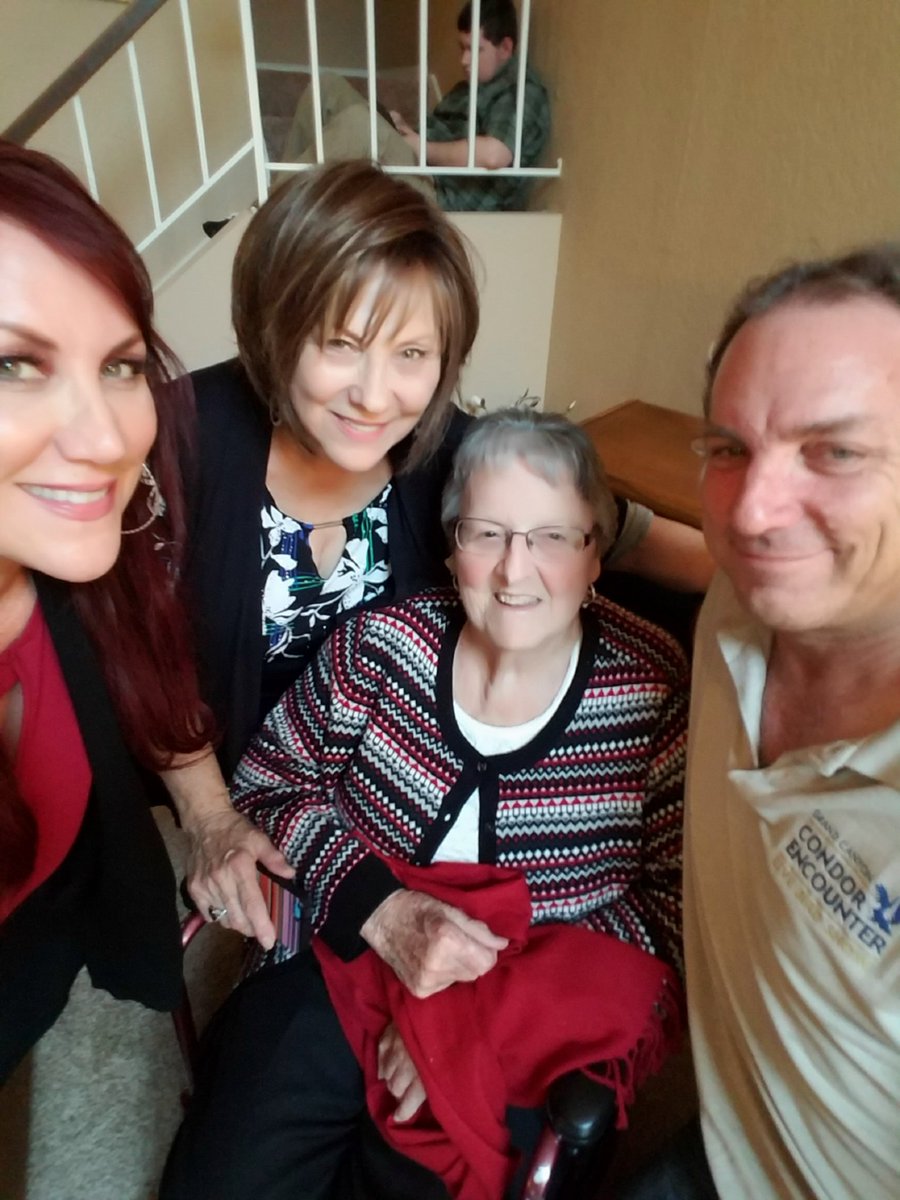 DJLisaFoxx's tweet image. Anyone else STILL FULL?? Anyone else have PIE 4 BREAKFAST?? Ha #HappyThanksgiving2017 ! Back on the air at 10a w/ur tix to @knotts @1043MYfm