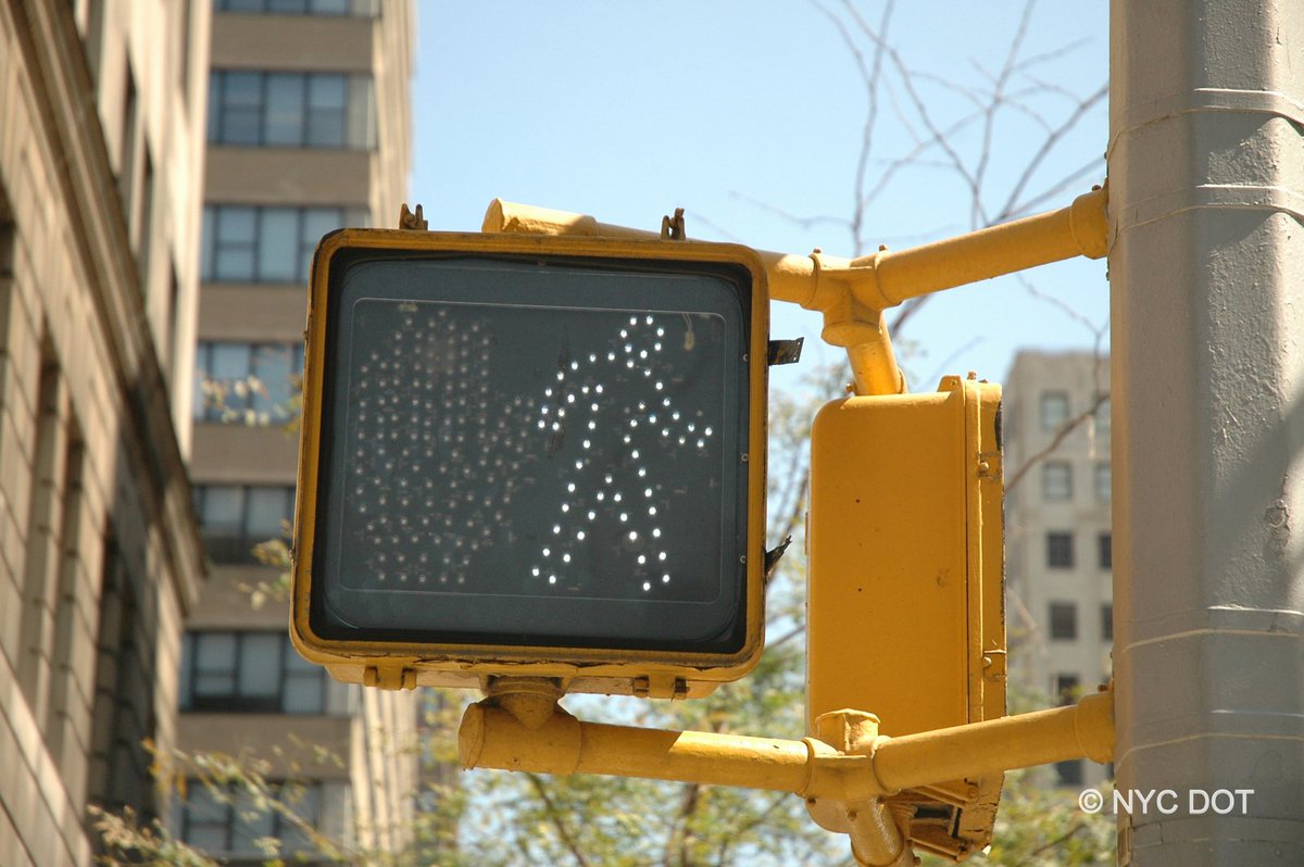 NYC_DOT's tweet image. #LPIs give pedestrians 🚶 7-11 seconds head start to cross an intersection, enhancing visibility &amp;amp; reducing conflicts when vehicles turn through crosswalks.