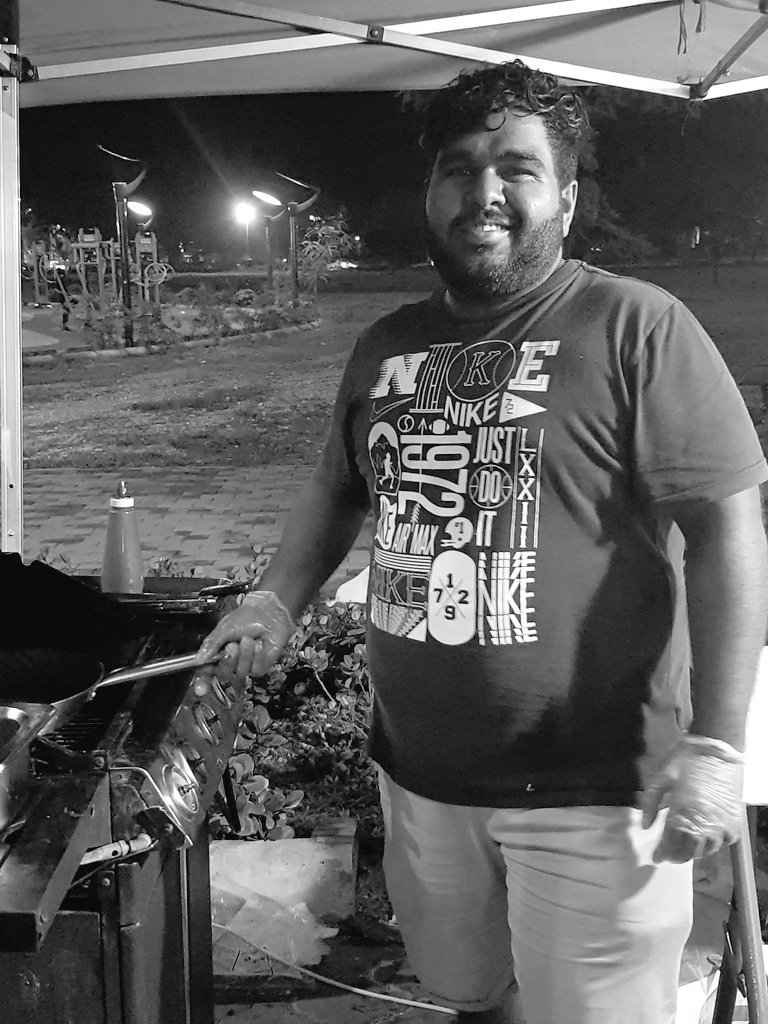 nashrahassan's tweet photo. Jeel at the grill tonight @ @familyroommv stall at @YouFestMv 👐♡ https://t.co/aSIVSelq6a