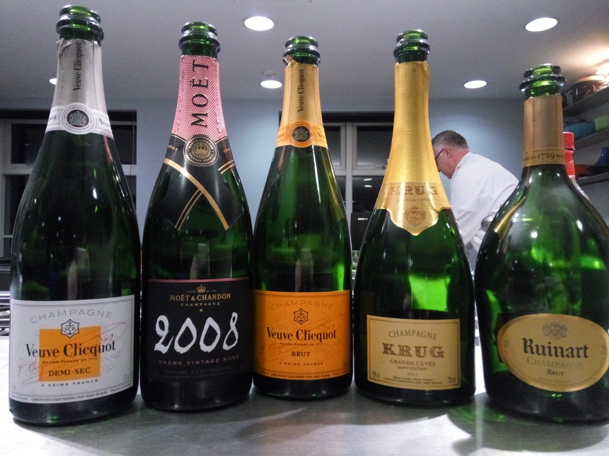 <a href="/bybellaokeeffe/">Bella O'Keeffe</a> <a href="/DonnybrookFair/">Donnybrook Fair</a> @JulieDupouy1 <a href="/TheIrishWino/">Lorcan O'Brien</a> <a href="/EatDrinkRunFun/">Rory</a> <a href="/winewankers/">The Wine Wankers 🍾🤛🎉🥂</a> <a href="/philmyglass81/">Phil My Glass</a> @richiemagnier <a href="/mairinanne/">Maureen</a> <a href="/dudara/">Joanne Ní Chróinín</a> <a href="/jules_mahon/">Jules Mahon</a> <a href="/frankstero/">🏴󠁧󠁢󠁥󠁮󠁧󠁿🇫🇷🇮🇪 F R A N K I E🍷🥂🍇</a> With this line up.... 😍