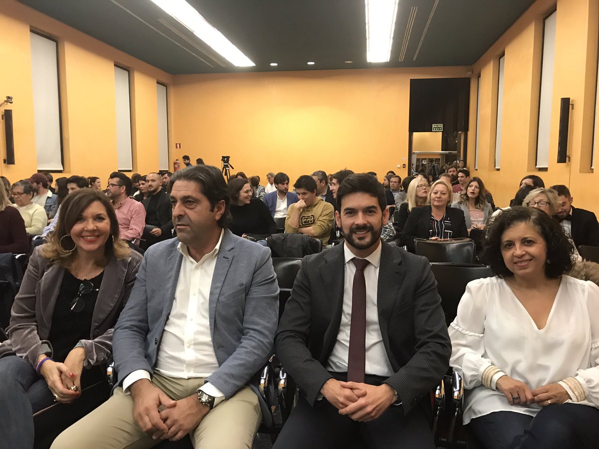 dipuALCjuventud's tweet photo. Todo preparado para comenzar la entrega de los premios #TopCreation2017 en el @marqalicante ¡En unos minutos arrancamos! https://t.co/OTvfldwr0h