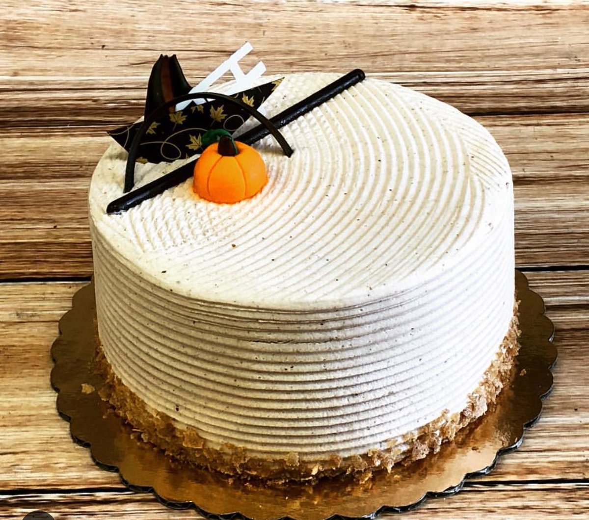 ClassicBakery's tweet photo. We hope everyone had a great Thanksgiving! Come in to pick up your Pumpkin Spice cake...only at Classic Bakery. #StayClassic https://t.co/02LyfJ6w29
