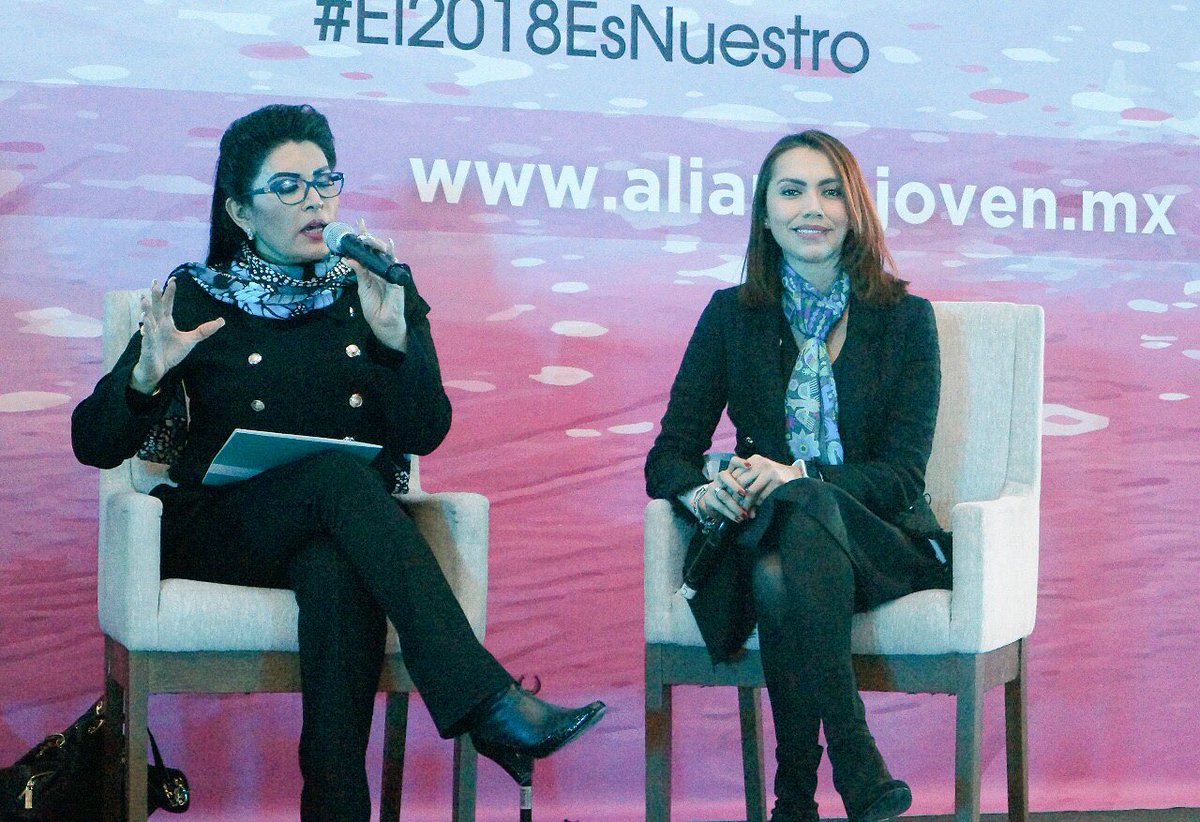 Sandra_Corona's tweet photo. Estoy en la Mesa de diálogo: Realidades y retos de la participación de las mujeres en #México con @evesdom @MEugeniaOcampoB @Soralla_BT @luisaivoneg ¡Estamos listas! #El2018EsNuestro https://t.co/C2FEGR1tTV