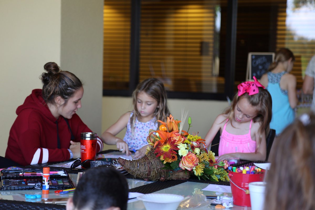 BocaGroveClub's tweet photo. On #BlackFriday #BocaGrove does Cardio Tennis for the adults and crafts for the Boca Grove children to make holiday cards for the @BestFootKids. #DoingGoodInsideAndOut #FeelGoodFriday https://t.co/mhTJYOIjvp