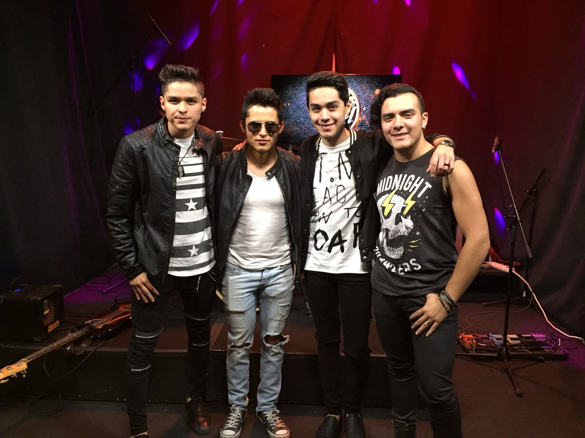 yordienexa's tweet photo. .@SomosPentHouse ya están tocando en #YordieEnExa en el #RockNGo ¿se quedan o se van? 

https://t.co/0WtIBdFrAq https://t.co/CvoypByi4s