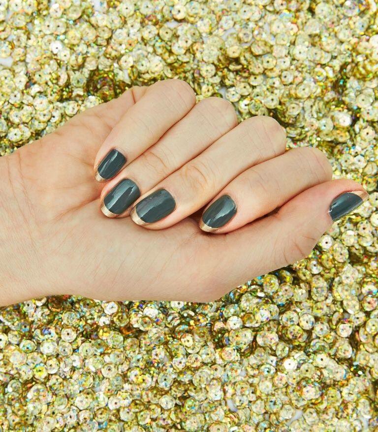 EspacioCurvy's tweet photo. ¡Se acercan las fiestas decembrinas y que mejor que entrar en el mood navideño que con nail art super cool! ¿Cuál es su favorito? https://t.co/3REamdE7JD