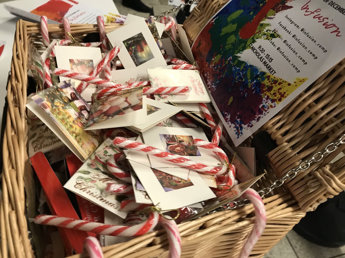 Infusion_comp's tweet photo. Our team came together to raise funds by doing a personalised candy cane sale within our schools’ open evening! It was a success! #teaminfusion #candycanes #youngenterprise #fundraising #teamwork @YEWestofEngland https://t.co/EZAxorAOOO