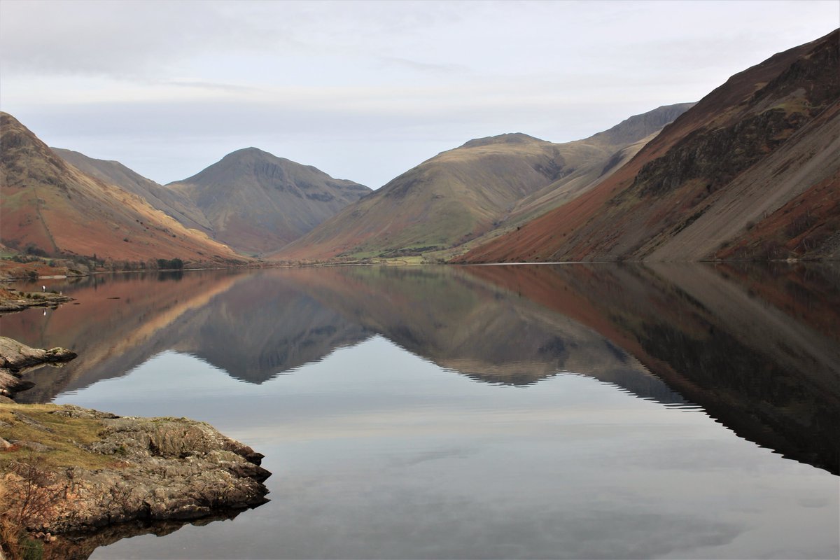 GrahamLockett1's tweet photo. Wast Water reflections. #lakedistrict #lakesphotos #mountains #mountainreflections https://t.co/B53evw3MNq