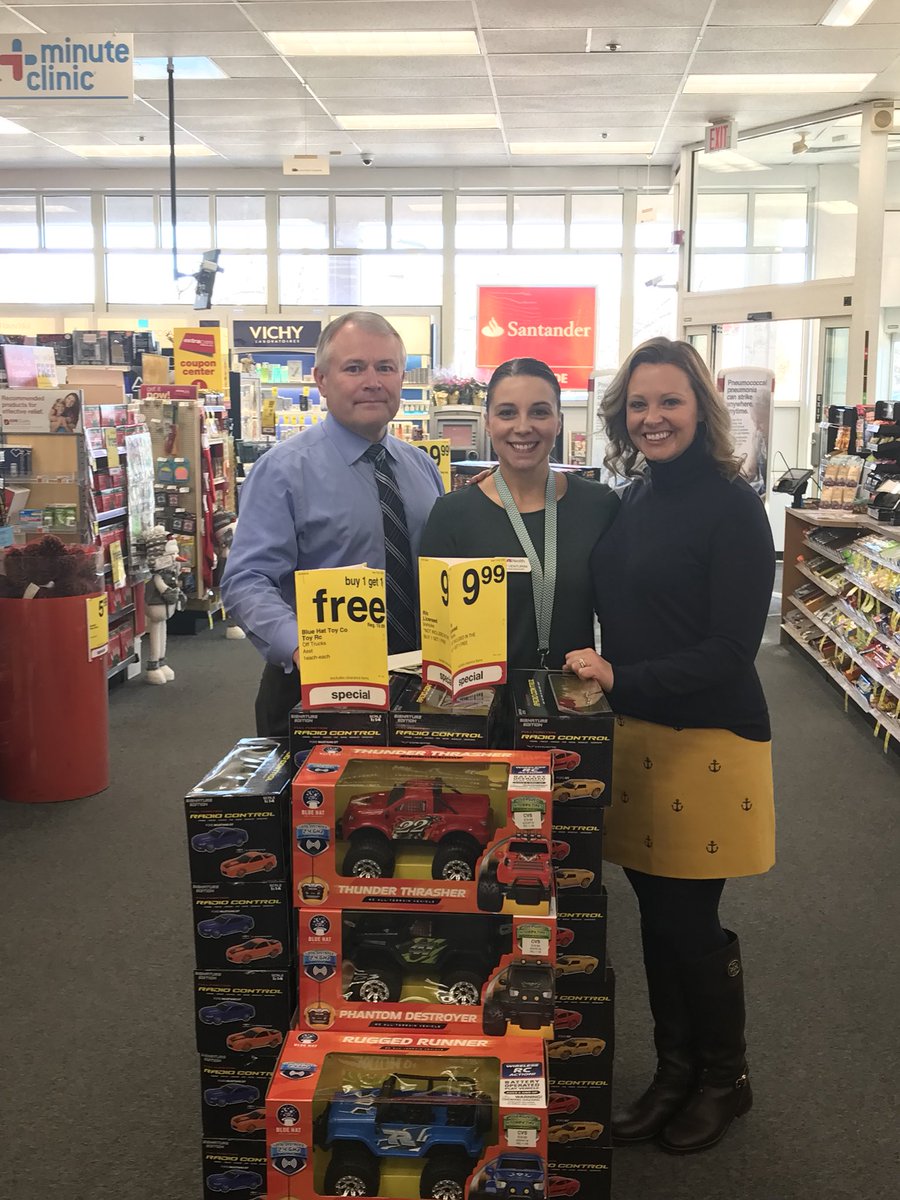 Holly, Pete and the team at Store 685 selling red hot deals and providing great service to their customers!!! #Area1Cares