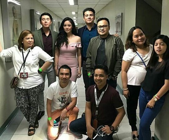 JxJforthebetter's tweet photo. Sana po mapagbigyan nyo ang aming munting kahilingan @DreamscapePH @rekdidarn #TPOFBloopers https://t.co/05YxYVRh2q