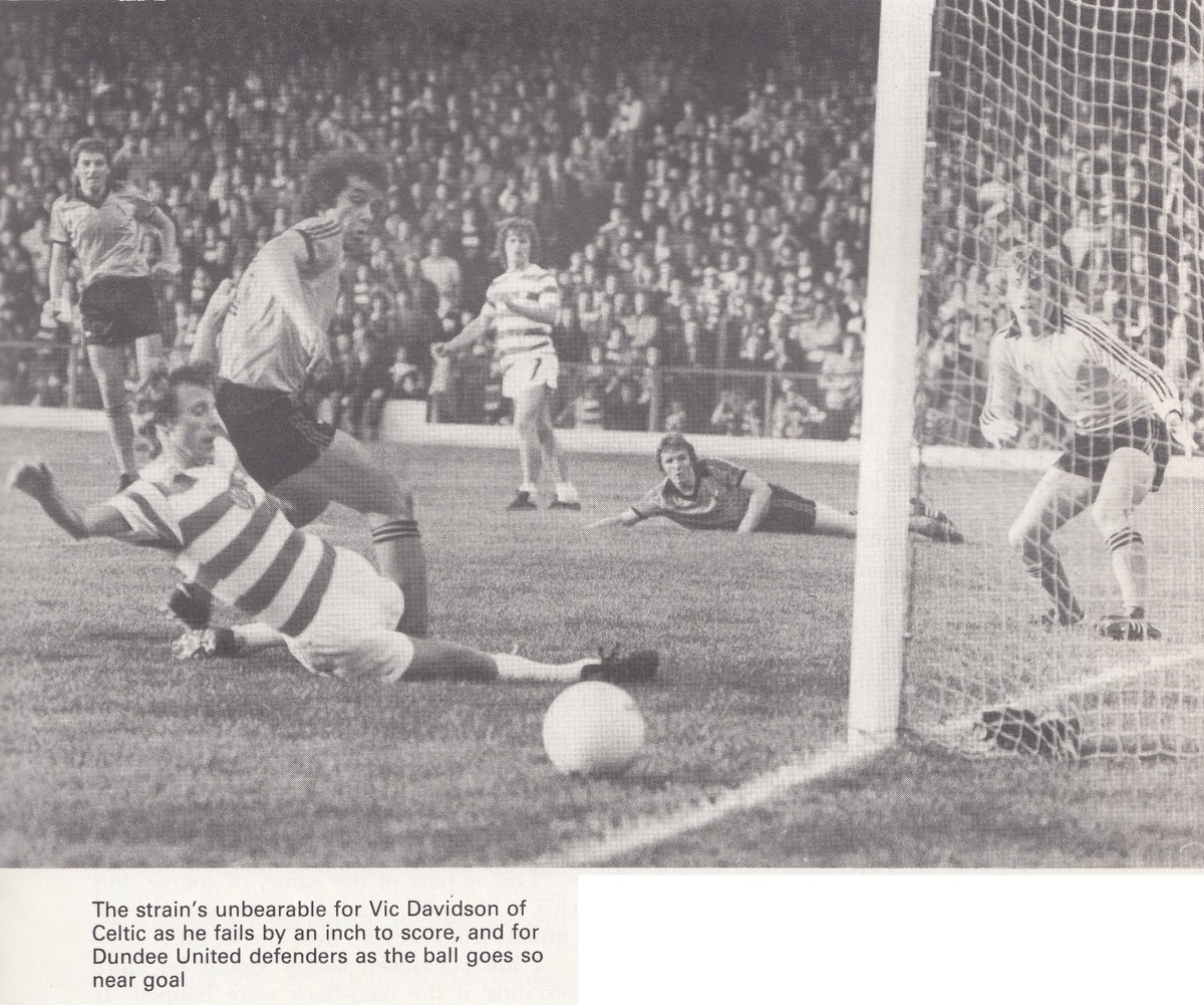 ScotsFootyCards's tweet photo. #DundeeUtd #FrankKopel #WalterSmith #DerekStark #AndyGraham v #Celtic #VicDavidson #DavieProvan #TheScottishFootballBook No26 1980 https://t.co/7akdy4TG9c