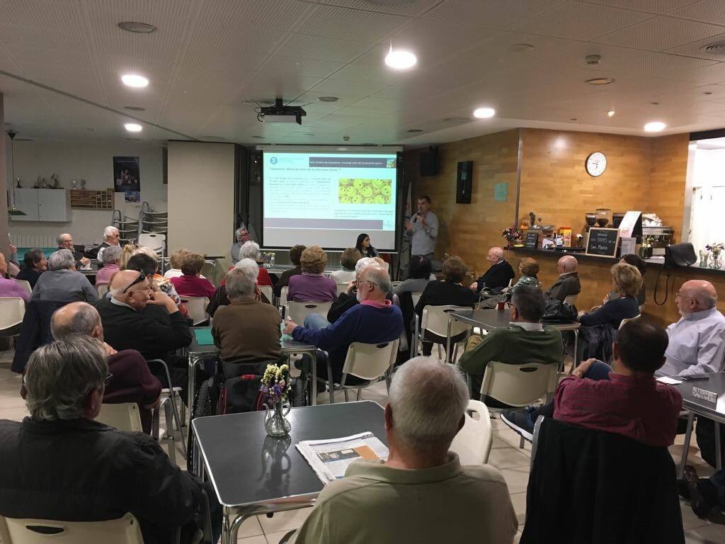 jordivilajosana's tweet photo. Presentació del projecta GERONTOHAPPY al casal de la gent gran de #llavaneres. #felicitat #happiness https://t.co/ozwjbl3Ocd