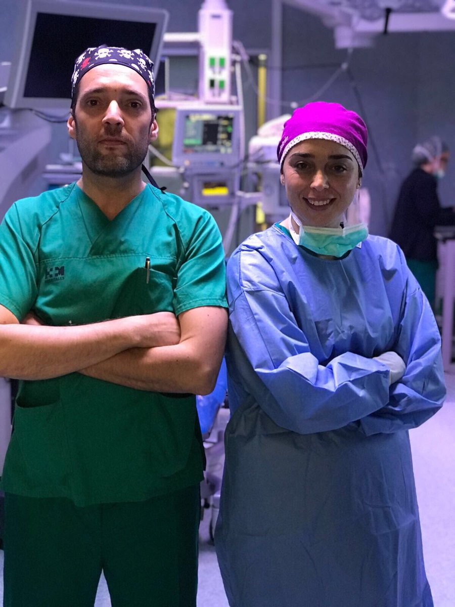 CentralOcular's tweet photo. El @drantolin director médico de @Clinilaser_ está tarde en #CREA2017 durante su ponencia y su cirugía de #catarata ¡Una gran forma de acabar la semana! https://t.co/CIKLkmHilh