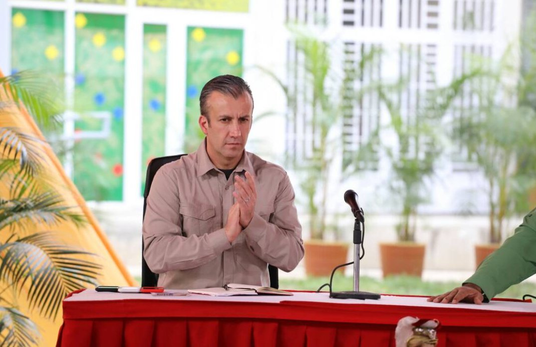 noticias24's tweet photo. El Aissami anunció que el bono del Niño Jesús llegará a 4 millones de familias en diciembre - https://t.co/mS7v9Vnvje https://t.co/HkwjFXDzVu