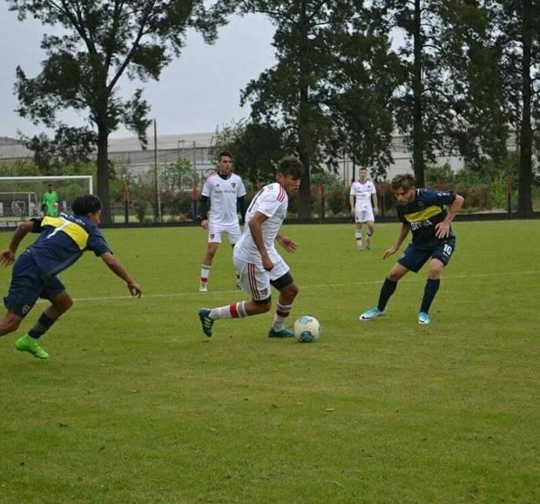 PampaAranda's tweet photo. Me cuentan desde #Rosario que el pase de #NicolasCastro a #Bocan NO se hará y que el jugador debe presentarse a entrenar el Lunes en @CANOBoficial.
@BocaPasionTotal @Am810Federal https://t.co/zC4fhBgSYZ