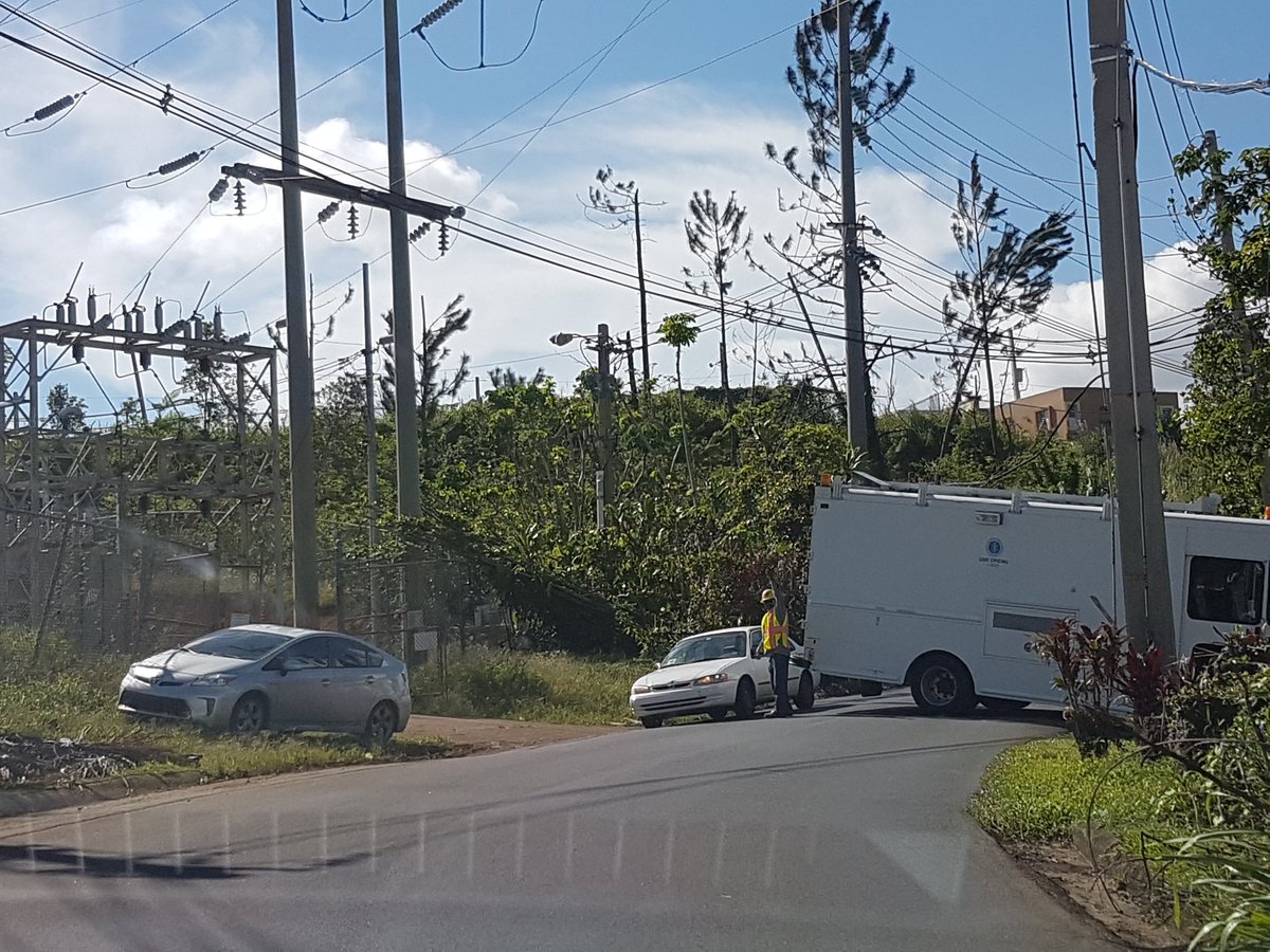 TDestinysWriter's tweet image. Electrical workers near my house! #Hyperventilates #PuertoRico #PostMaria #Day64