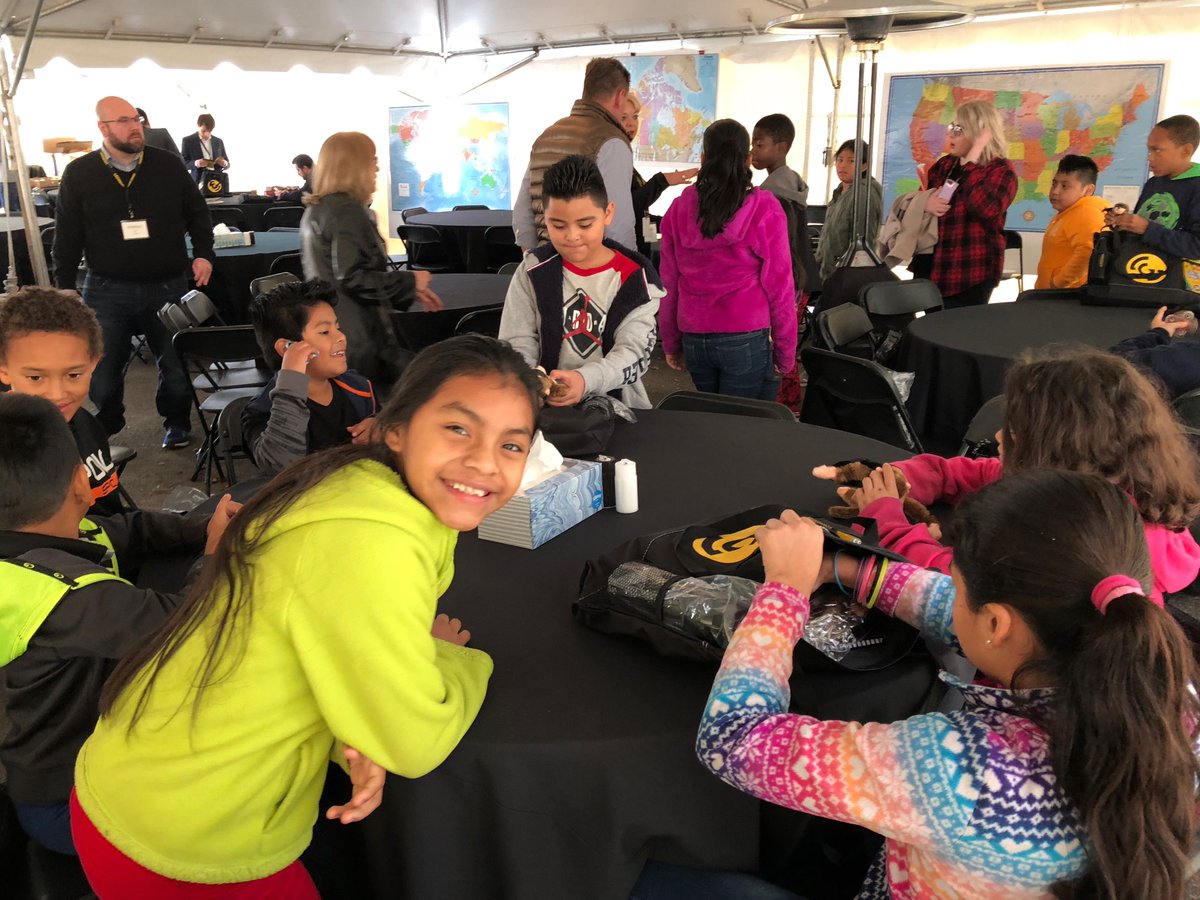 GRIDSMARTTech's tweet photo. #FlashbackFriday to spending time with @Lonsdalebears students during #INTERSECT17! We loved seeing the smiles on these kids' faces. Those smiles wouldn't have happened without @astro_DonThomas and all of our #volunteers who stayed an extra day to make it happen! #talkITS https://t.co/9GTHDsIxbC