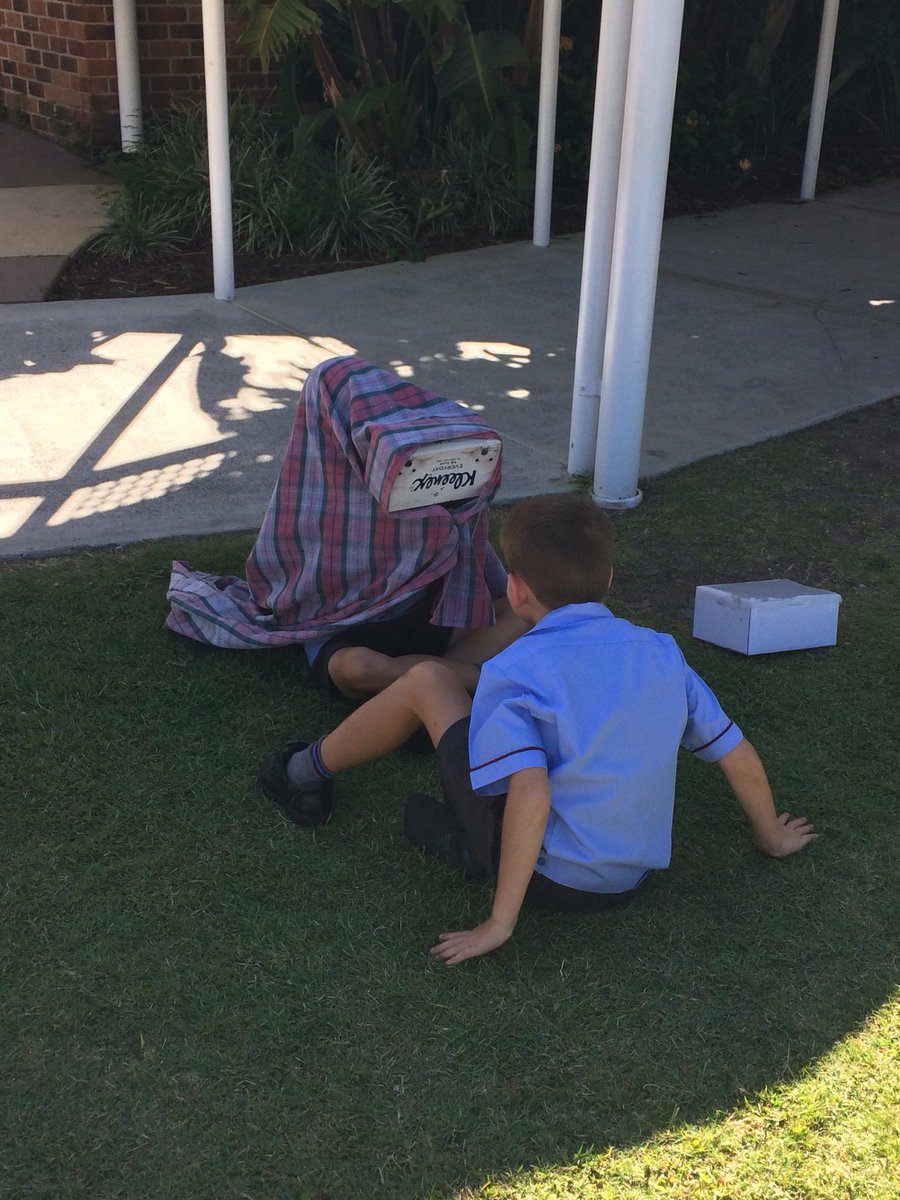 MineSkoolZ's tweet photo. It’s not E.T. under the blanket. It’s 1ZE testing our ‘pinhole cameras’. #wondermentandawe #Learningatoc https://t.co/akAkCmUcD6