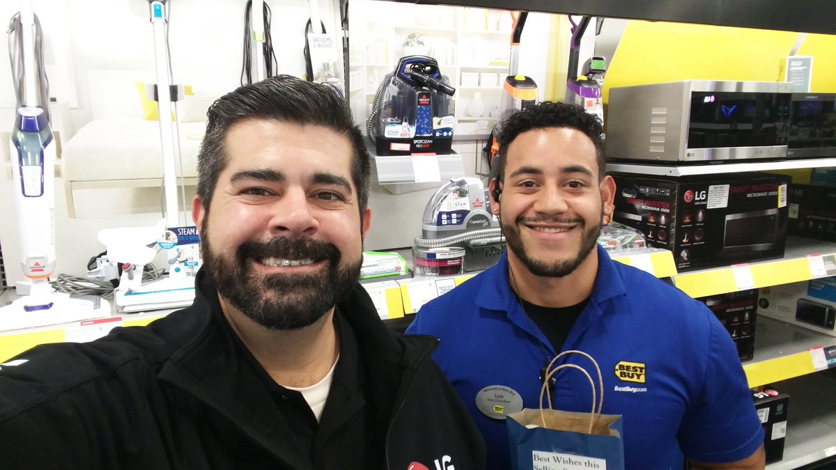 LGHA_VRservices's tweet photo. Busy day @BBYNorthAurora ! #LGCheer #LGUS https://t.co/KfukrJwqeg