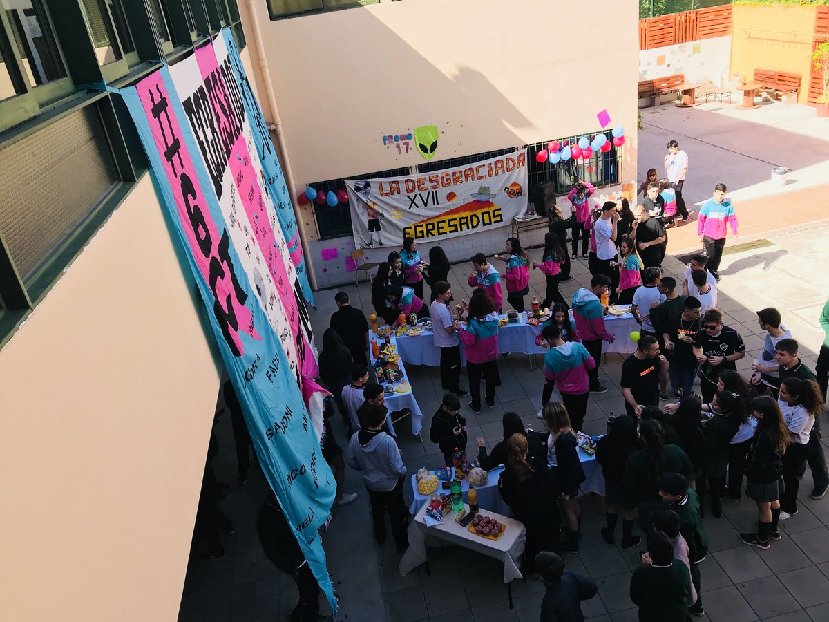 FatimaPromo17's tweet photo. ¡Gracias Fatima por hacernos pasar un último día hermoso acompañados por su buena onda! Los vamos a extrañar💘👨🏼‍🎓👩🏼‍🎓🎉🍰 https://t.co/JSjVizm2sD