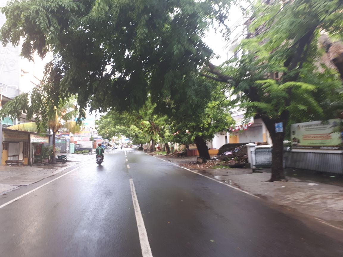 ujungpandangmks's tweet photo. Bismillahirahmanirrahim
Assalamu Alaikum Wr. wb.
JANGAN BIARKAN MAKASSAR MUNDUR LAGI
Rutinitas Petugas Kebersihan Melakukan Penyapuan Dan Pengankutan Hasil sapuan Di beberapa Ruas Jalan Utama Dan Penghubung wilayah Kecamatan Ujung pandang Makassar.
#oppoki
#lovemakassarcity https://t.co/fEGTJqa80U