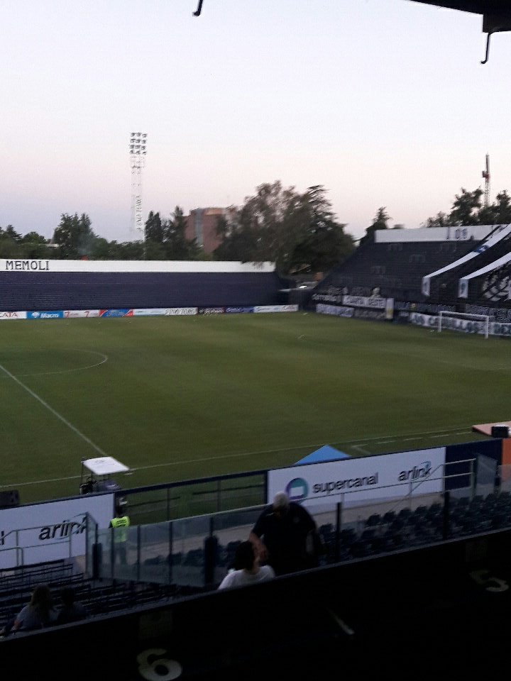 <a href="/CSIRoficial/">Independiente Rivadavia</a> recibe a <a href="/FerroOficial/">Ferro Carril Oeste</a> junto a <a href="/EmilioMedinaMza/">Emilio Medina</a> <a href="/facudimaria/">Facundo Dimaria</a> y todo el equipo <a href="/PLATEANUMERADA1/">PLATEA NUMERADA</a> por <a href="/Cadena3Com/">Cadena 3 Argentina</a>