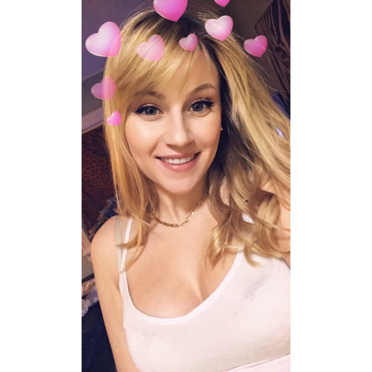 ItsGodinBitch's tweet photo. 👩‍👧💘 https://t.co/Mq21aujZuG