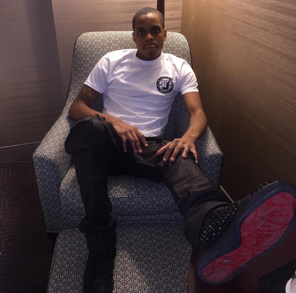 Manny215Mayor's tweet photo. you at full speed I’m walkin I still catch you #Bossyki new music coming soon‼️🤫 https://t.co/WRXvtThdGZ