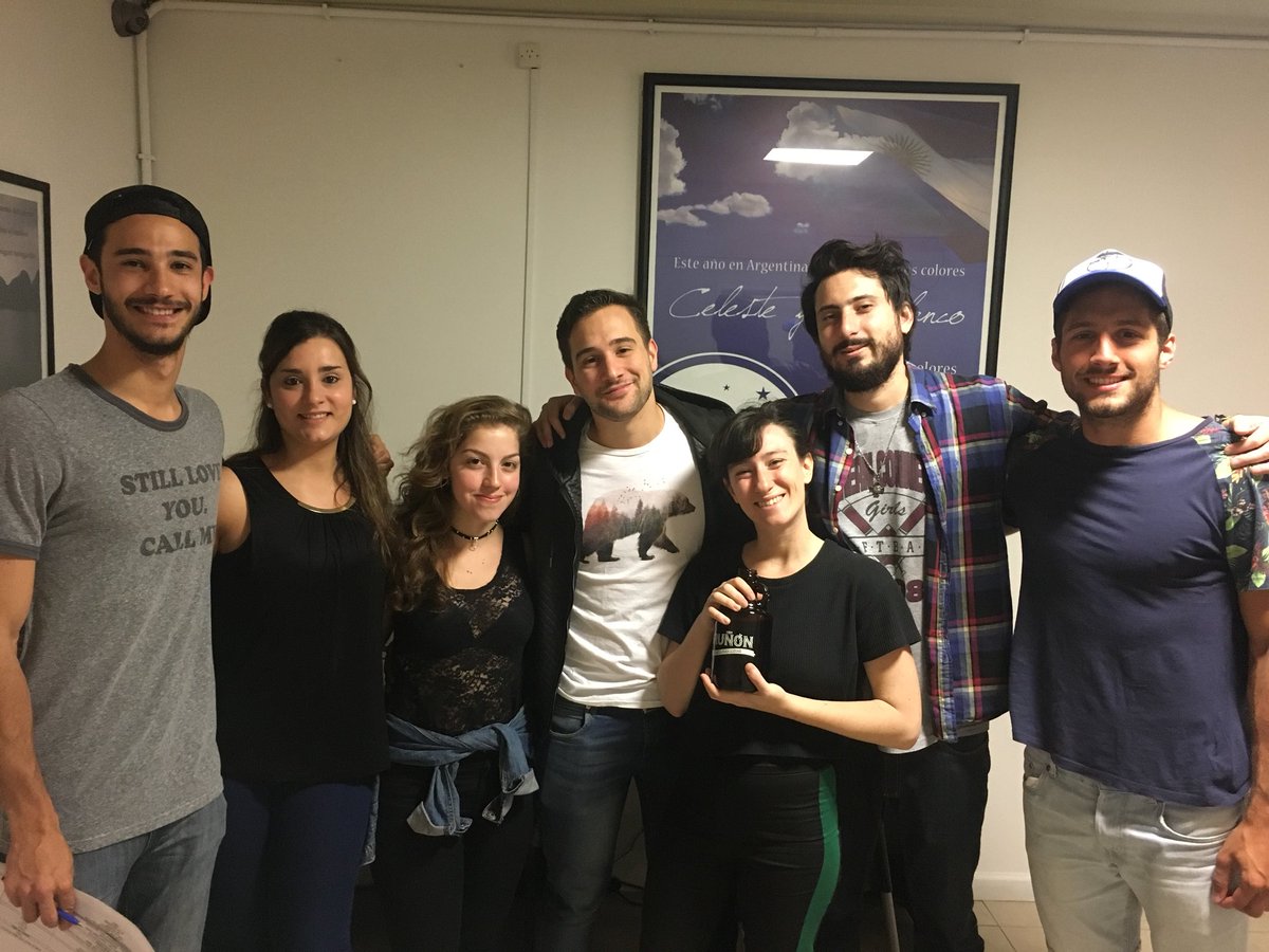benditos90's tweet photo. Esta noche hacemos el último programa 2017 de @benditos90 no te lo pierdas! Sintonizá @fmmilenium a las 22h 👏😀 https://t.co/HW3DZdmv8a