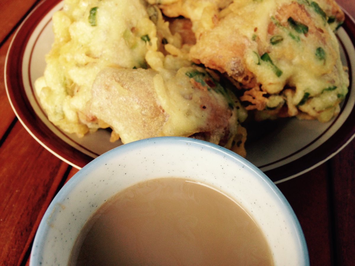 TMulyaqin's tweet photo. Let's have breakfast! With traditional menu from Indonesia called "Gehu"--> Toge Dina Tahu (Sundanese) #SarapanPagi #Breakfast2017 #Weekend #recipe https://t.co/Qy0Q4bqfIj