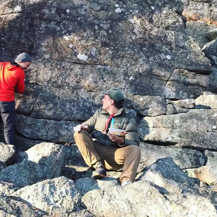 idr3wi's tweet photo. No matter what, keep climbing 🧗‍♂️ photo cred 📸: @duckduckgooselise #bouldering #rockclimbing #cliffscommunity #gunks #unnecessaryheelhook https://t.co/wrgHYUfywM https://t.co/5DMt07uHHZ