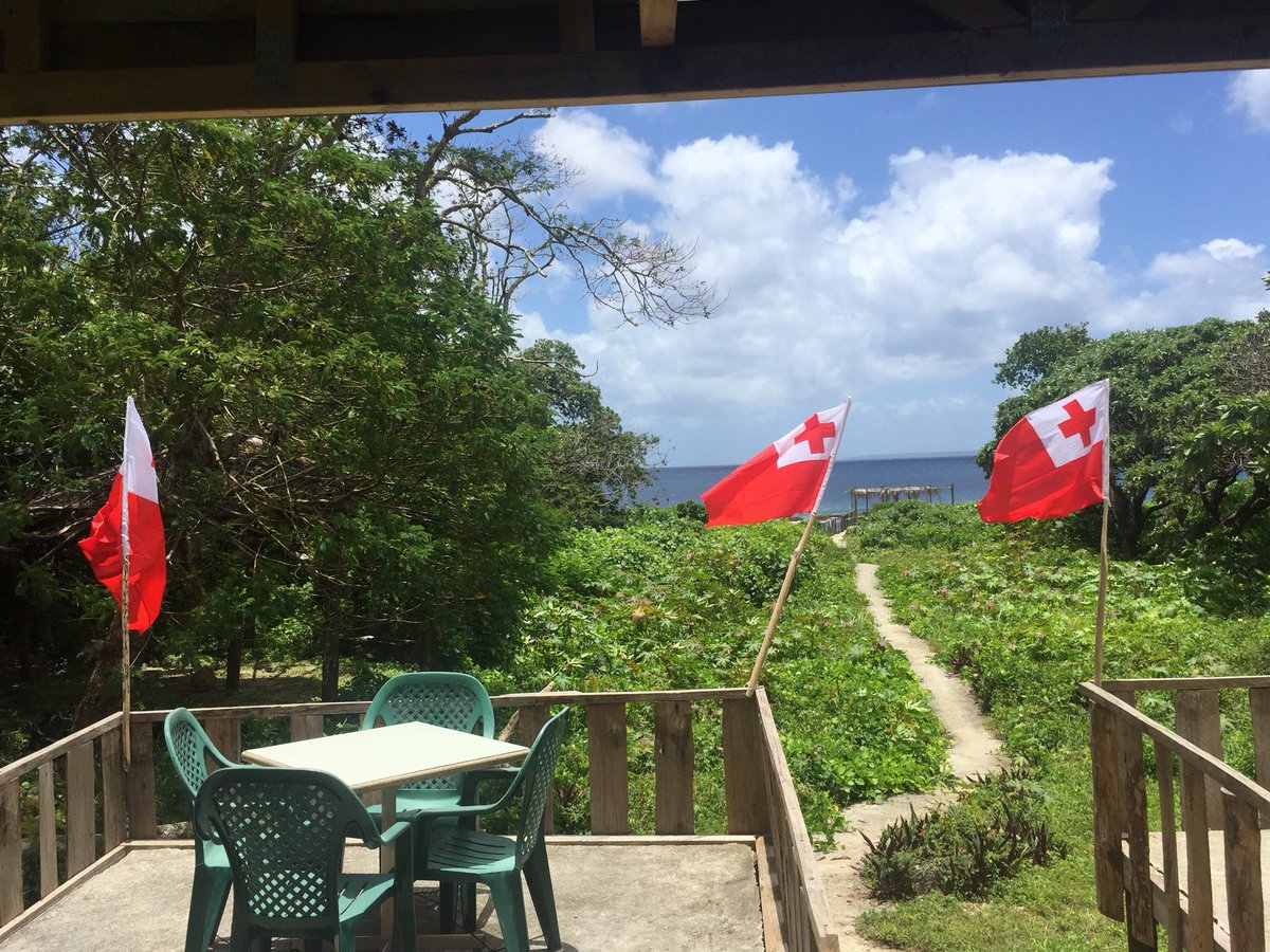 SiaAdams's tweet photo. Because #MateMaaTonga ia a Eua 😂😂😂🇹🇴🇹🇴🇹🇴🇹🇴 #PaintThemRedTonga #rugbyleagueworldcup2017 #TongaNationalRugbyLeague #HideawayResort https://t.co/GKPxvsia7n