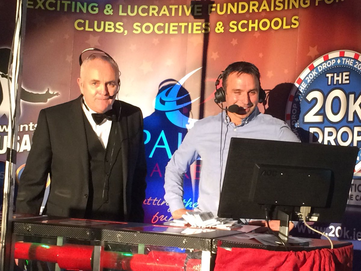 PortroeGAACamo's tweet photo. Portroe GAA Volunteer Tom Gallahue represented Caroline Mounsey as contestant number 5 tonight. In the Careys Glass International Vista Therm sponsored round, Tom claiming a smashing €300 for Caroline. #20kdrop https://t.co/YKdgl6KBb2