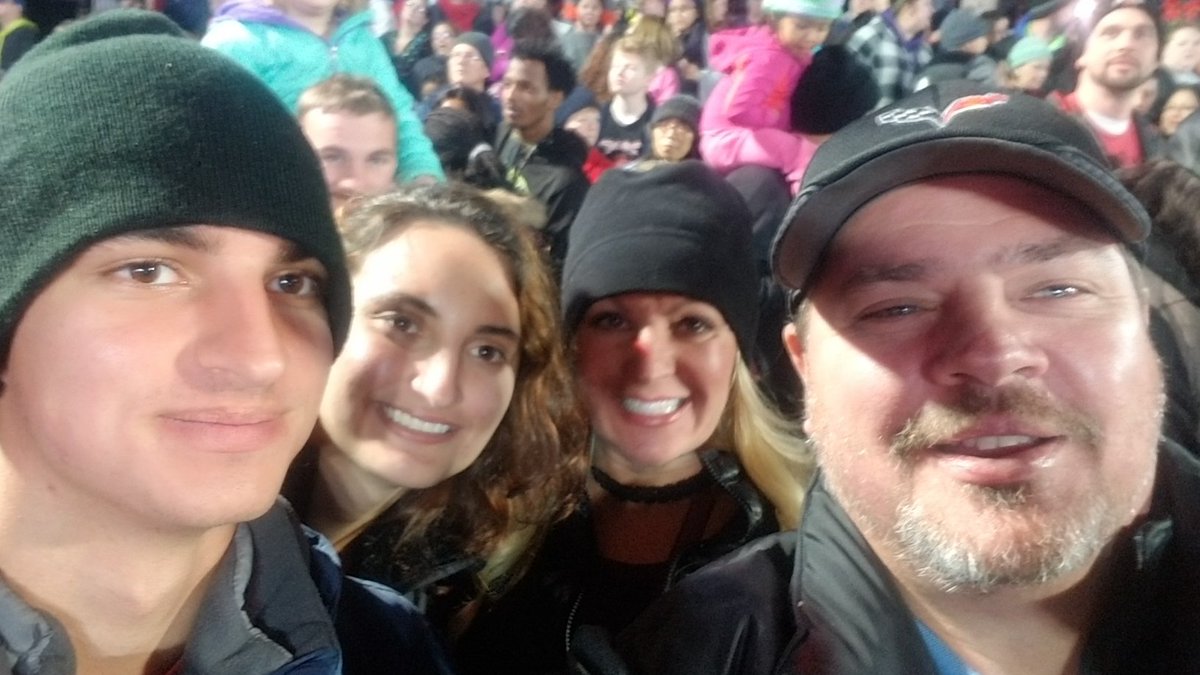 dcleavlnd's tweet photo. Enjoying time downtown Indy with family. #CircleofLights https://t.co/fjMWHJEBWX