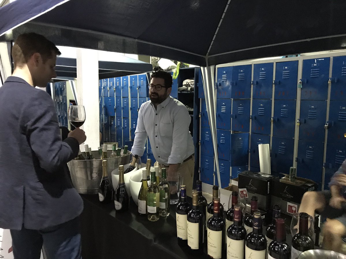 WinuChile's tweet photo. Noche de vinos en el colegio Alianza Francesa #petitverdot #cabernetsauvignon #merlot #cabernetfranc #carignan #carmenere #brut @kortawines https://t.co/VkTve8Vj5T